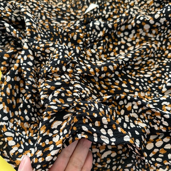 BCBGeneration Black & Brown Printed Ruched Crop Large Top BNWT - Picture 4 of 8